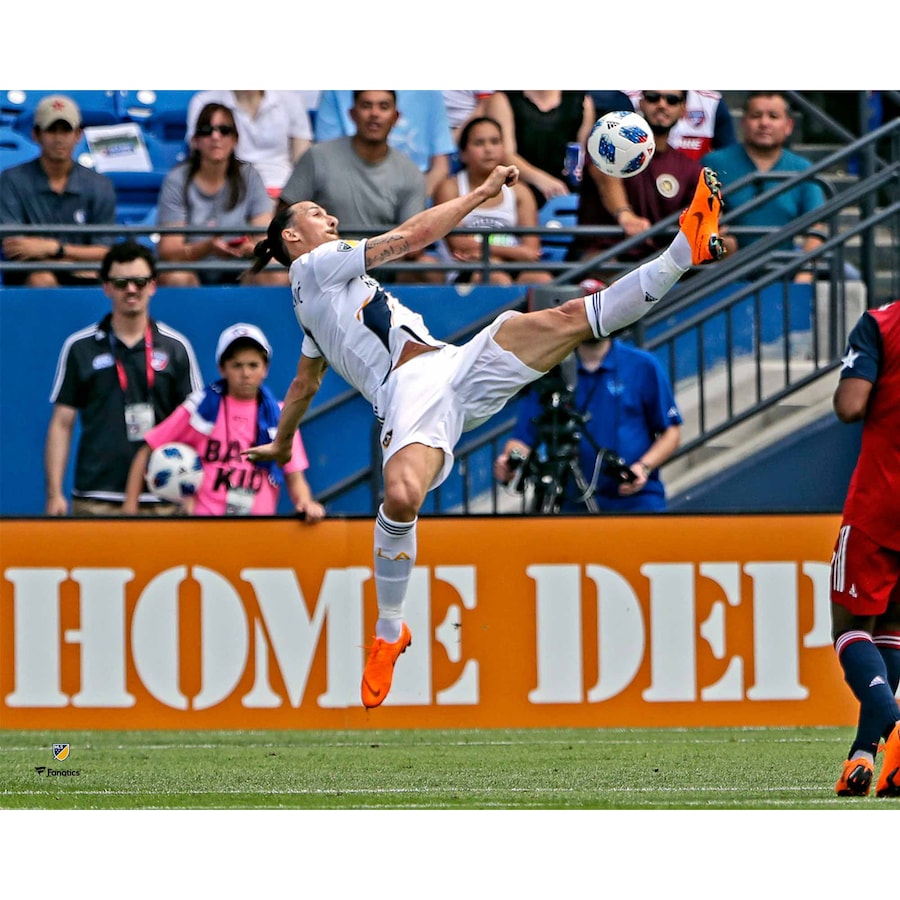 Zlatan ibrahimovic LA Galaxy Unsigned Bicycle Kick Photograph