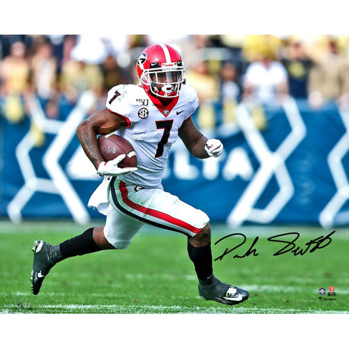 D'Andre Swift Georgia Bulldogs Autographed 8'' x 10'' White Jersey Solo Run Photograph